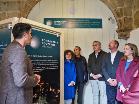 “Compostela nocturna, mírame!”